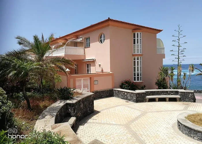 The Terrace On The Sea Daire *